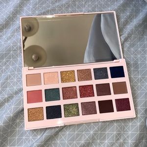 Eyeshadow palette